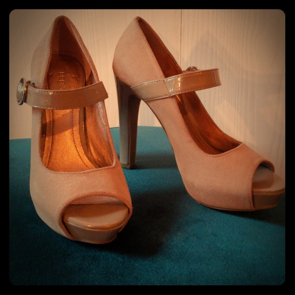 BCBG pumps